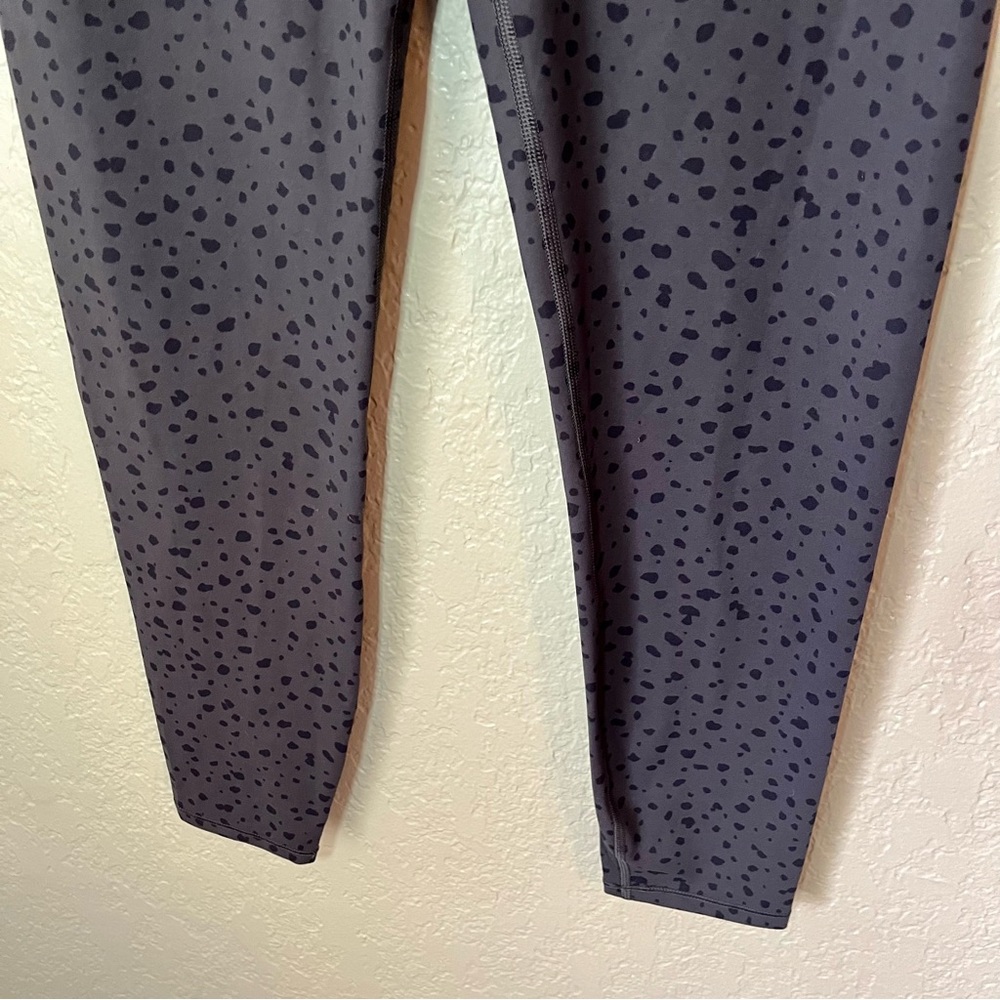 Vuori Studio Printed Leggings Size Large - Picture 4 of 8